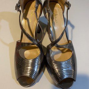 STUNNING Cole Haan champagne coloured pumps